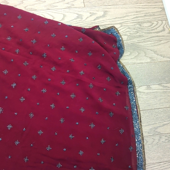 Burgundy Sari With Beaded Border Embellished Fabric With Blouse - M - Picture 4 of 5